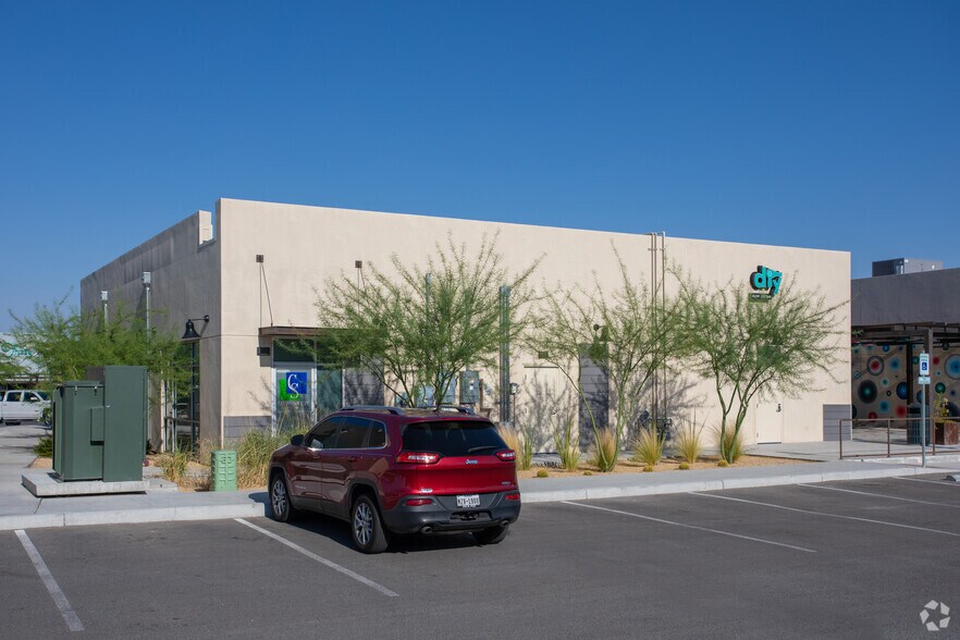 More Photos Of 1571 N Resler Dr, El Paso Unknown For Lease