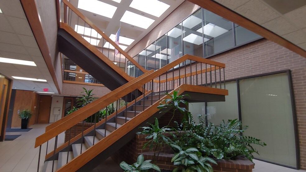 More Photos Of 2470 Gray Falls Dr, Houston Office For Lease