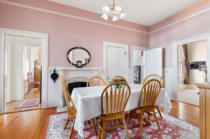 More Photos Of 704 N Main St, Coupeville Hospitality For Sale