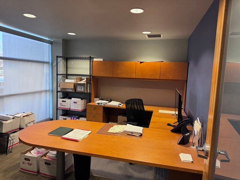 More Photos Of 1646 Westgate Cir, Brentwood Medical For Sale