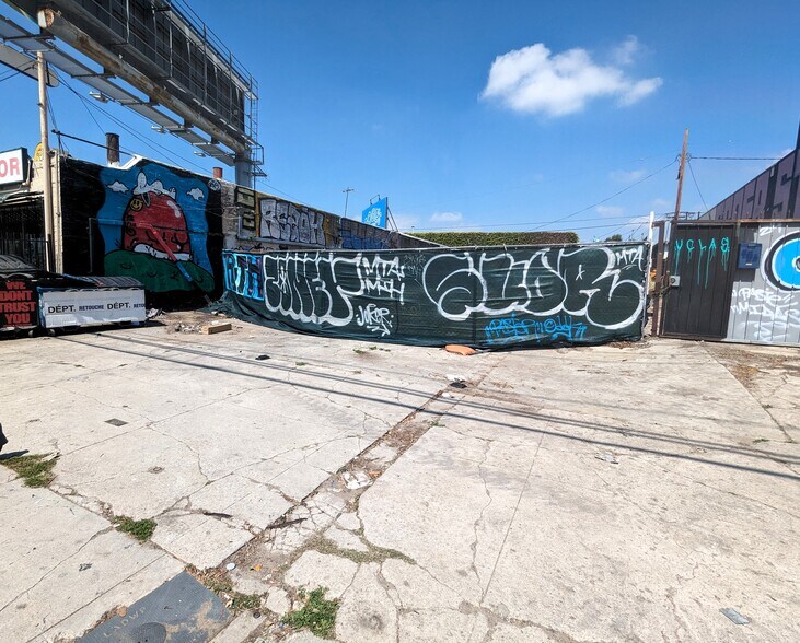 More Photos Of 5747 Melrose Ave, Los Angeles Land For Lease