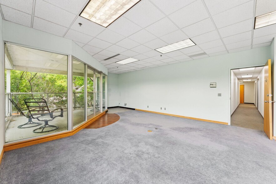 More Photos Of 4388 Shoreline Dr, Spring Park Storefront Retail Office For Sale