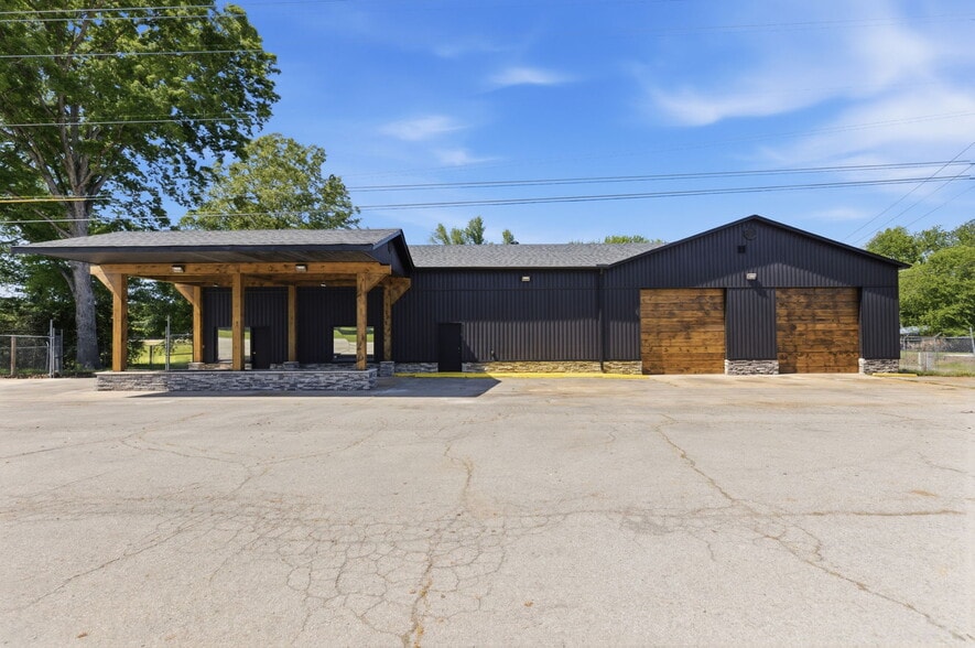 Primary Photo Of 702 W Dewitt Henry Dr, Beebe Freestanding For Sale