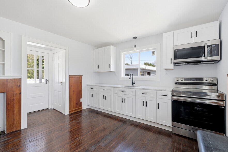 More Photos Of 749 E Main St, Kings Park Office Residential For Sale