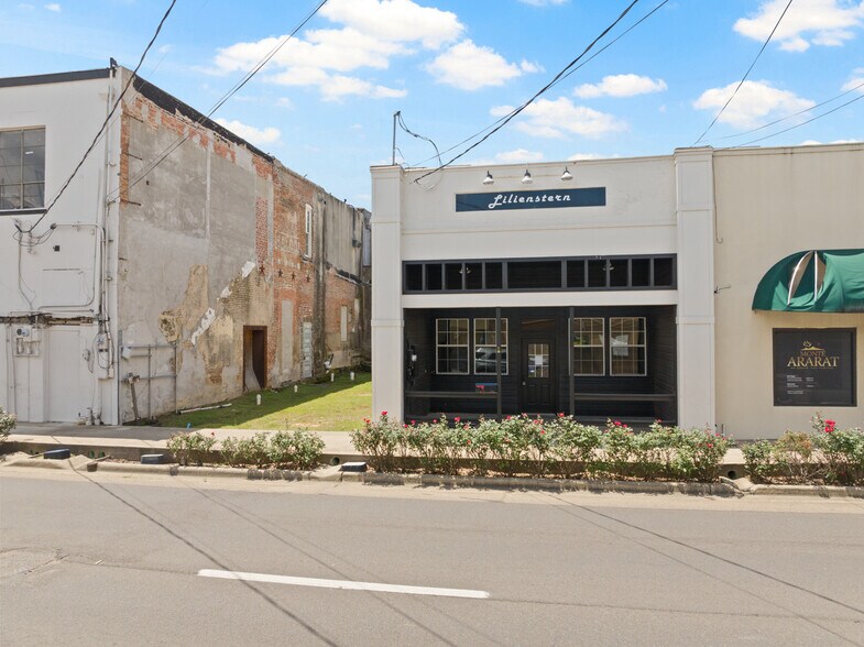 More Photos Of 209 N Jefferson Ave, Mount Pleasant Storefront For Sale