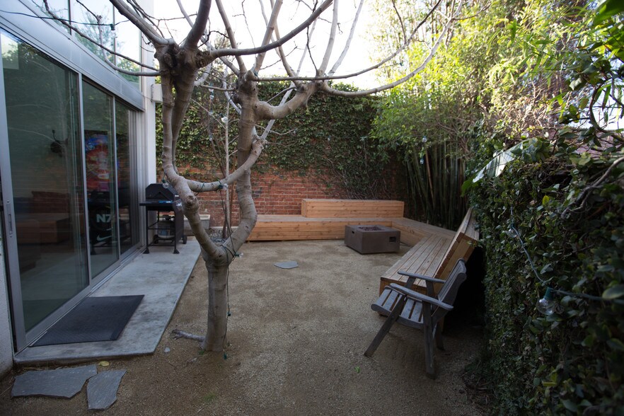 More Photos Of 2100 Abbot Kinney Blvd, Venice Office For Lease