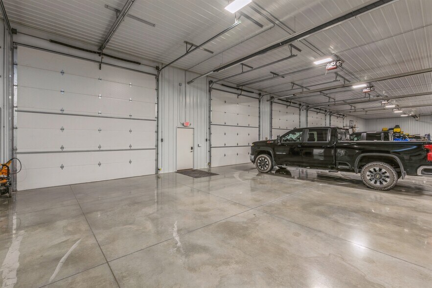 More Photos Of 33083 Ute Ave, Waukee Flex For Sale