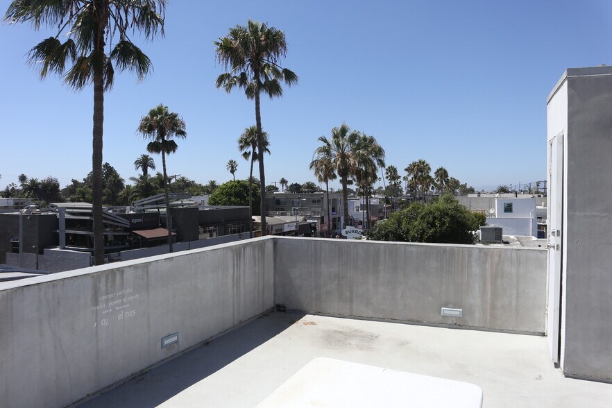More Photos Of 1421 ABBOT KINNEY, Venice Office For Lease