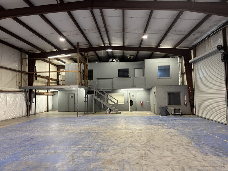 More Photos Of 131 Hanniford Dr, Charleston Warehouse For Lease