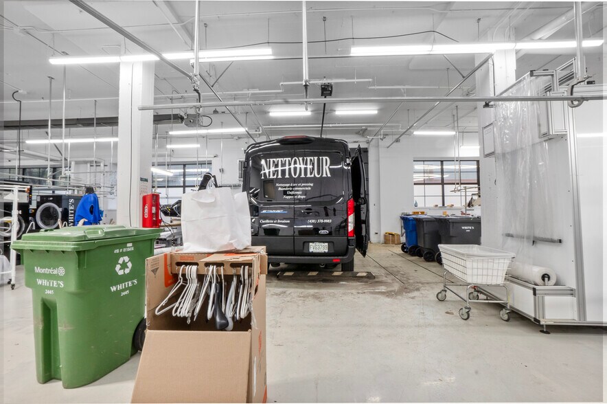 More Photos Of 2425-2455 Rue Desautels, Montréal Flex For Lease