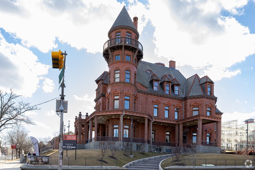 More Photos Of 601 Dr Martin Luther King Jr Blvd, Newark Office For Lease