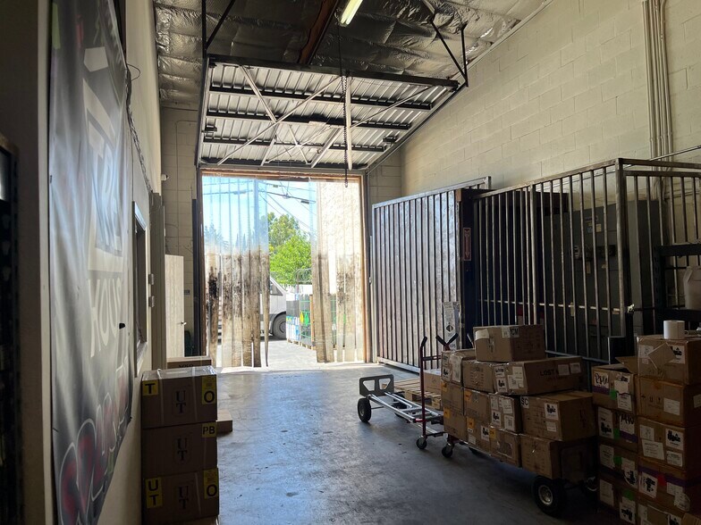 More Photos Of 18307 Napa St, Northridge Warehouse For Lease