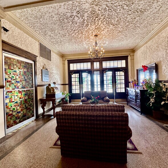 More Photos Of 925 1st Ave, Monte Vista Hotel For Sale
