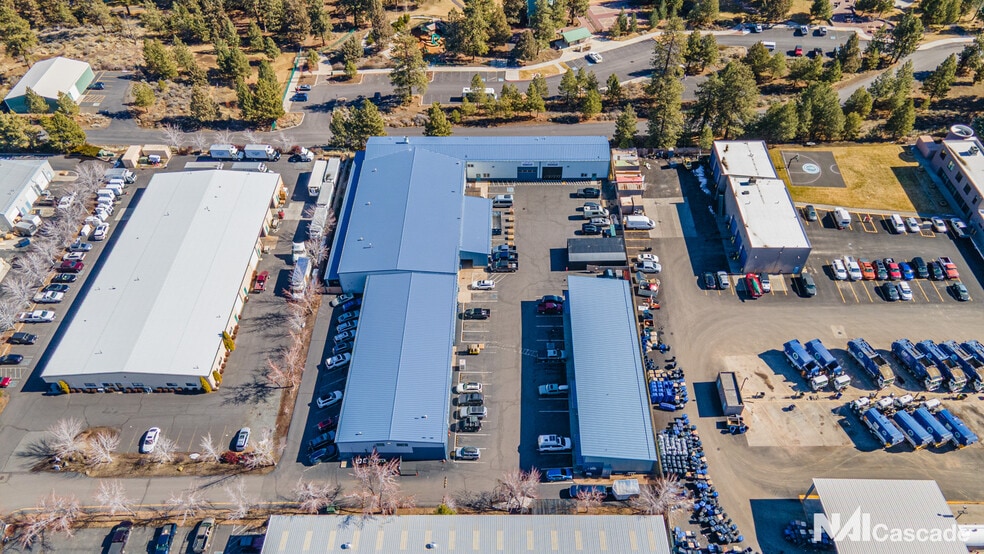 More Photos Of 1305-1309 SE Armour Rd, Bend Warehouse For Lease