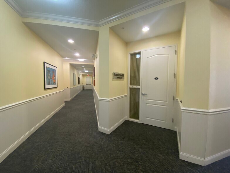 More Photos Of 5602 Marquesas Cir, Sarasota Office For Sale