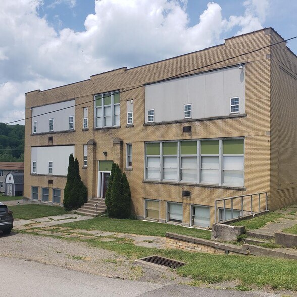 Primary Photo Of 138 Clay Ave, Templeton Apartments For Sale