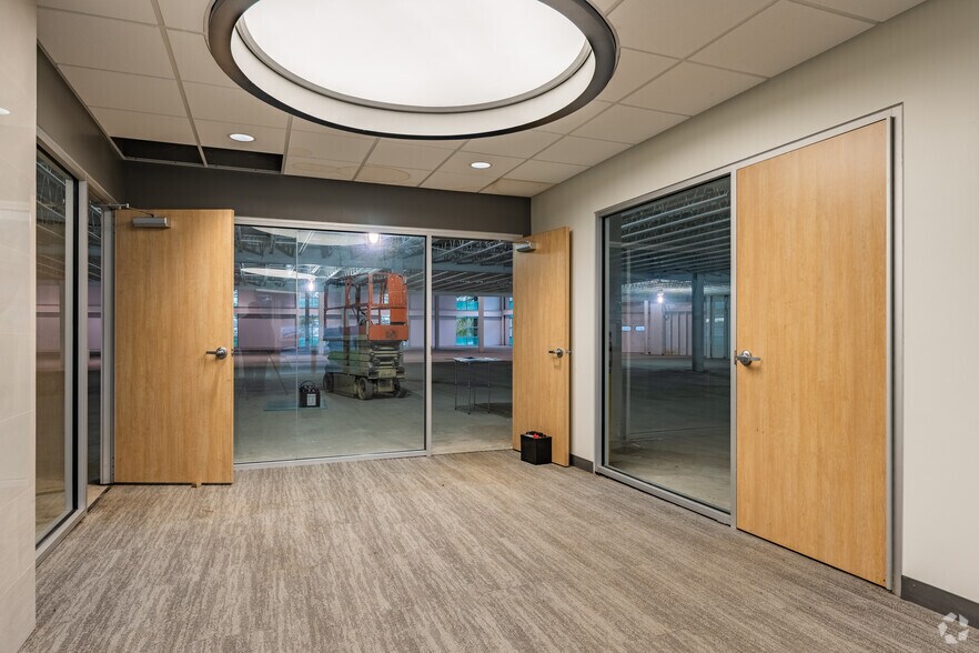 More Photos Of 173 Industry Dr, Pittsburgh Showroom For Lease