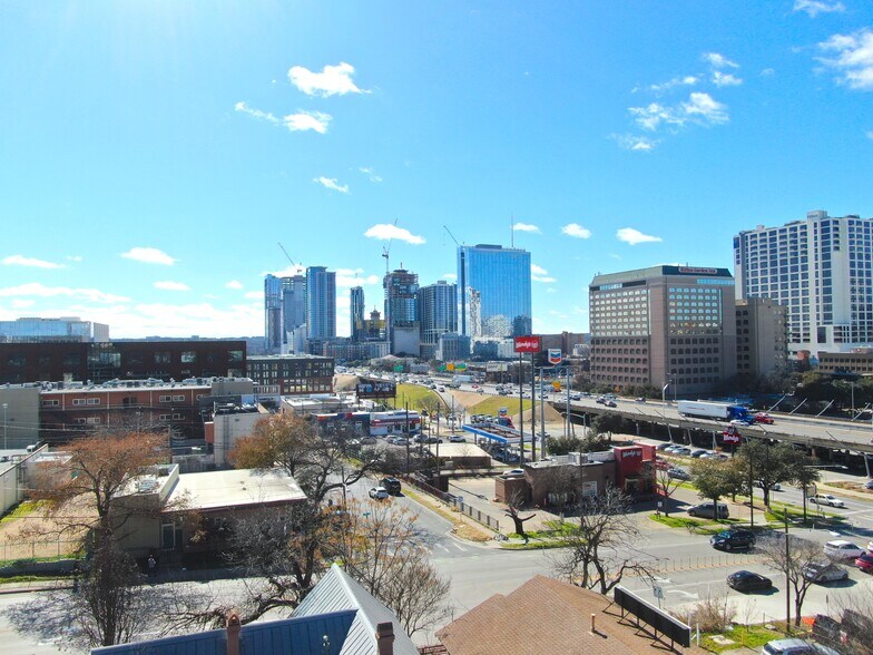 More Photos Of 902 E 7th St, Austin Office For Lease