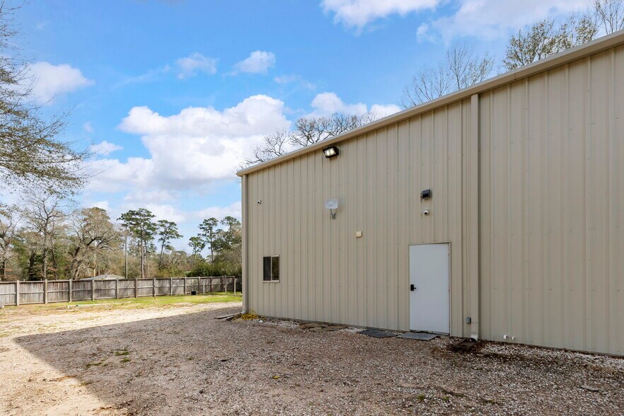 More Photos Of 8711 Hufsmith Kuykendahl Rd, Tomball Industrial For Sale