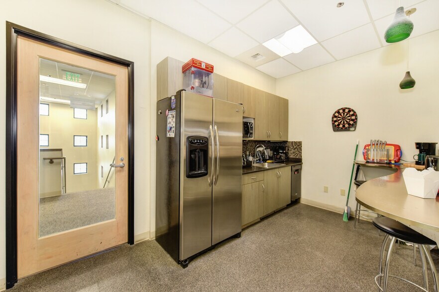 More Photos Of 2940 Spafford St, Davis Office For Lease