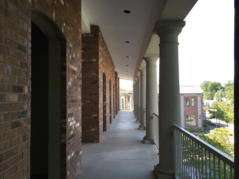 More Photos Of 113-115 W Jackson Ave, Ridgeland Unknown For Lease