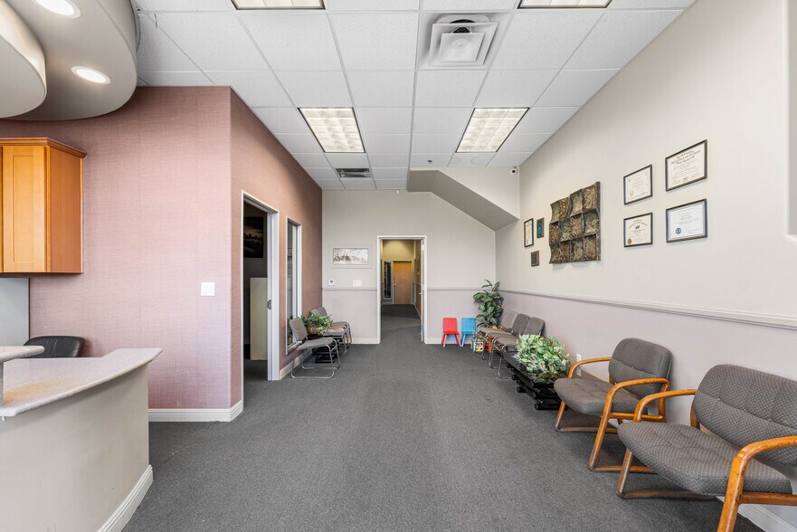 More Photos Of 514 Commerce Ave, Palmdale Medical For Sale