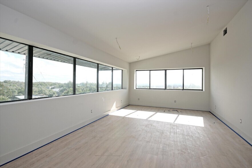 More Photos Of 451 Farrell Rd, Dripping Springs Light Distribution For Sale