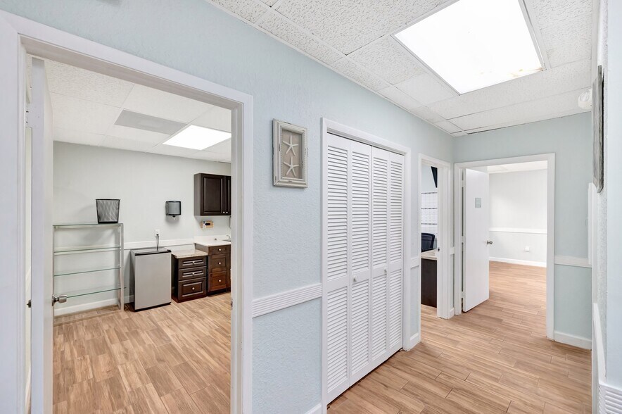 More Photos Of 3157 N University Dr, Davie Medical For Lease
