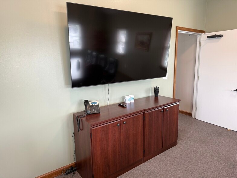 More Photos Of 624 E Main St, Lancaster Office For Lease