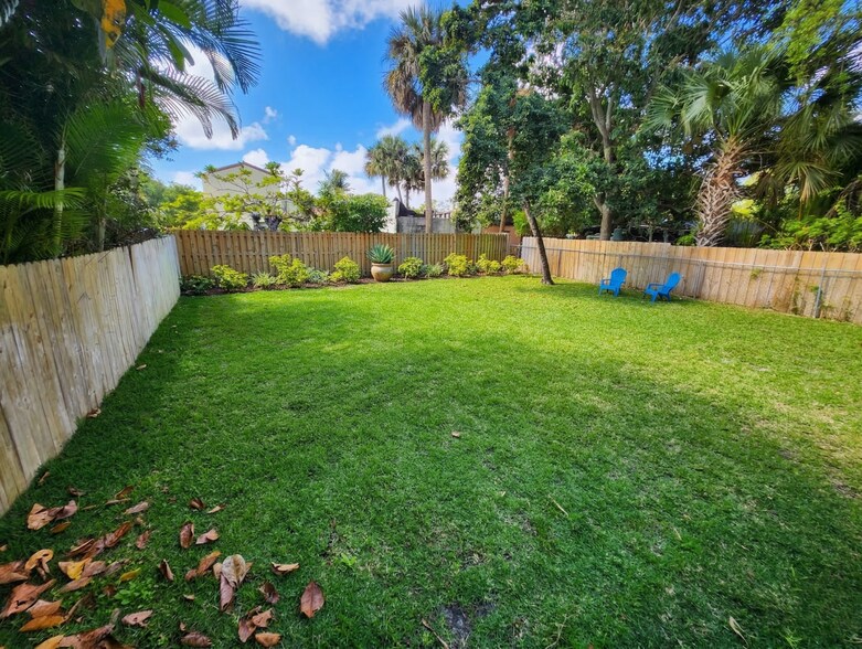 More Photos Of 518 Biscayne Dr, West Palm Beach Apartments For Sale