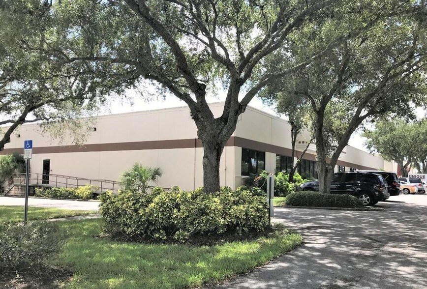 More Photos Of 4515 E 19th St, Bradenton Light Manufacturing For Lease