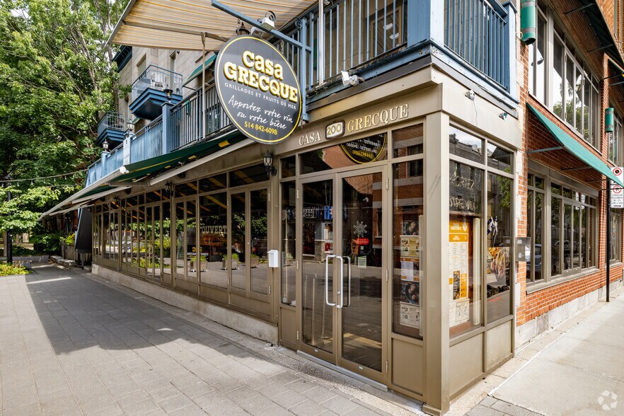 More Photos Of 200-216 Rue Prince-Arthur EST, Montréal Storefront Retail Residential For Lease