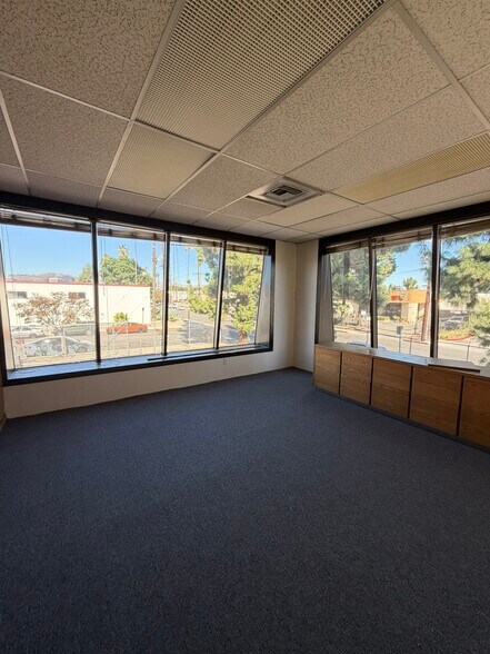 More Photos Of 7931 Deering Ave, Canoga Park Service For Sale