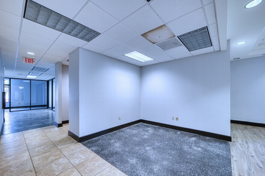 More Photos Of 8200-8250 66th St N, Pinellas Park Unknown For Lease