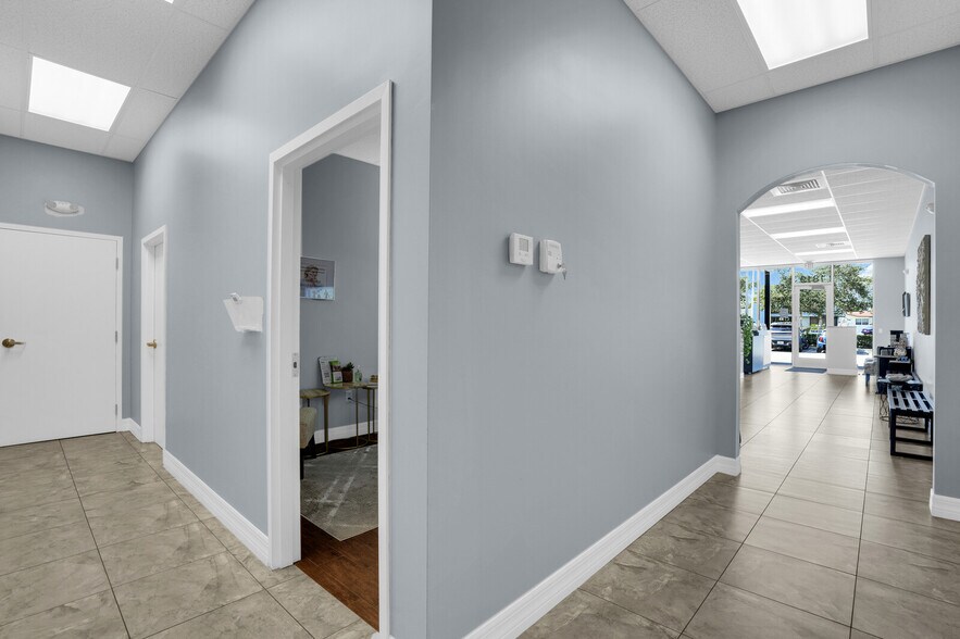 More Photos Of 1815-1823 E Commercial Blvd, Fort Lauderdale Storefront For Sale