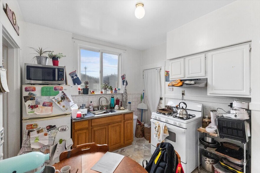 More Photos Of 2835 Anza St, San Francisco Apartments For Sale