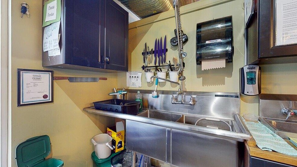 More Photos Of 473 Gower Point Rd, Gibsons Restaurant For Lease