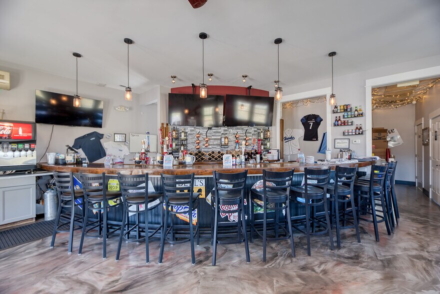 More Photos Of 100 Colingwood Ln, Kill Devil Hills Restaurant For Sale