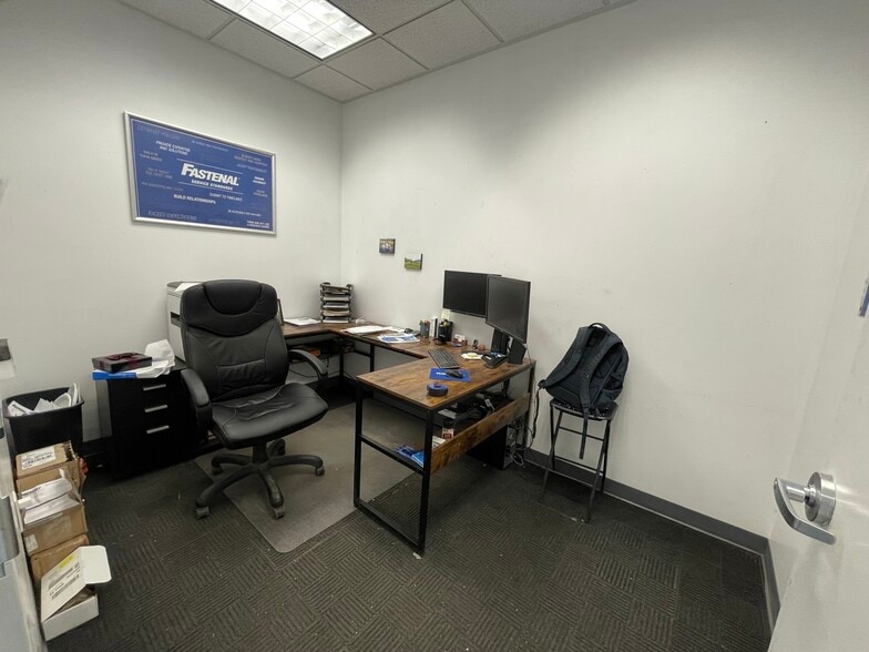 More Photos Of 1351-1355 W 800 N, Orem Showroom For Lease