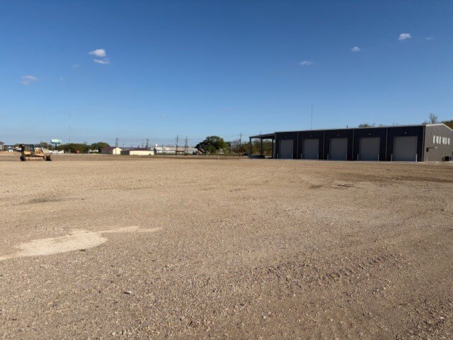More Photos Of 1534 US-190, Port Allen Industrial For Lease