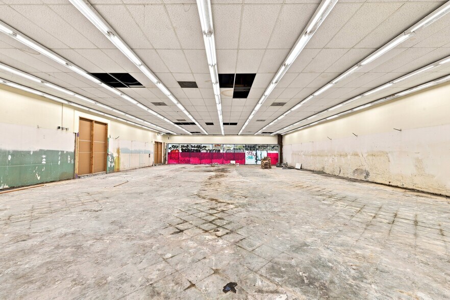 More Photos Of 6745 Van Nuys Blvd, Van Nuys Storefront Retail Office For Lease