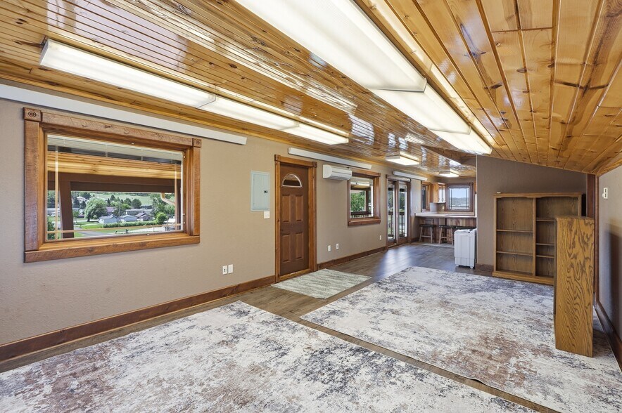 More Photos Of 1100 Mount Rushmore Rd, Custer Flex For Sale
