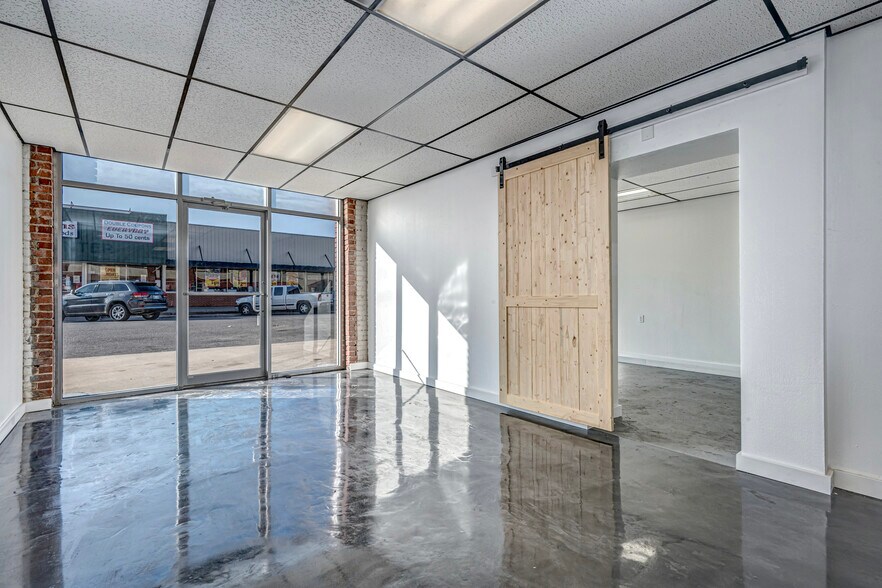 More Photos Of 209-211 S 5th St, Chickasha Storefront For Lease