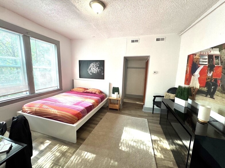 More Photos Of 2199 Lansing St, Detroit Apartments For Sale