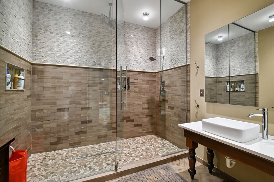More Photos Of 3330 W Cypress St, Tampa Office For Sale