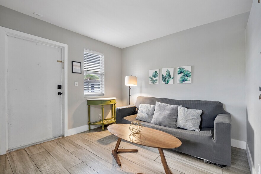 More Photos Of 50 SE 12th St, Fort Lauderdale Apartments For Sale