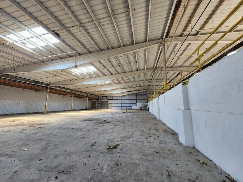 More Photos Of 17 Wood St, West Haven Warehouse For Lease