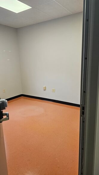 More Photos Of 2420 Grenoble Rd, Richmond Light Manufacturing For Sale