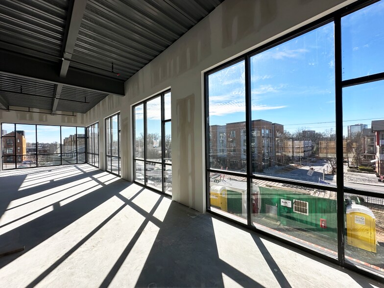 More Photos Of 15-17 E Stone Ave, Greenville Office For Lease