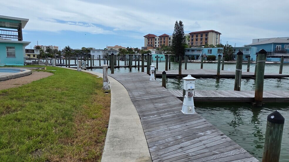 More Photos Of 625 Bay Esplanade, Clearwater Apartments For Sale